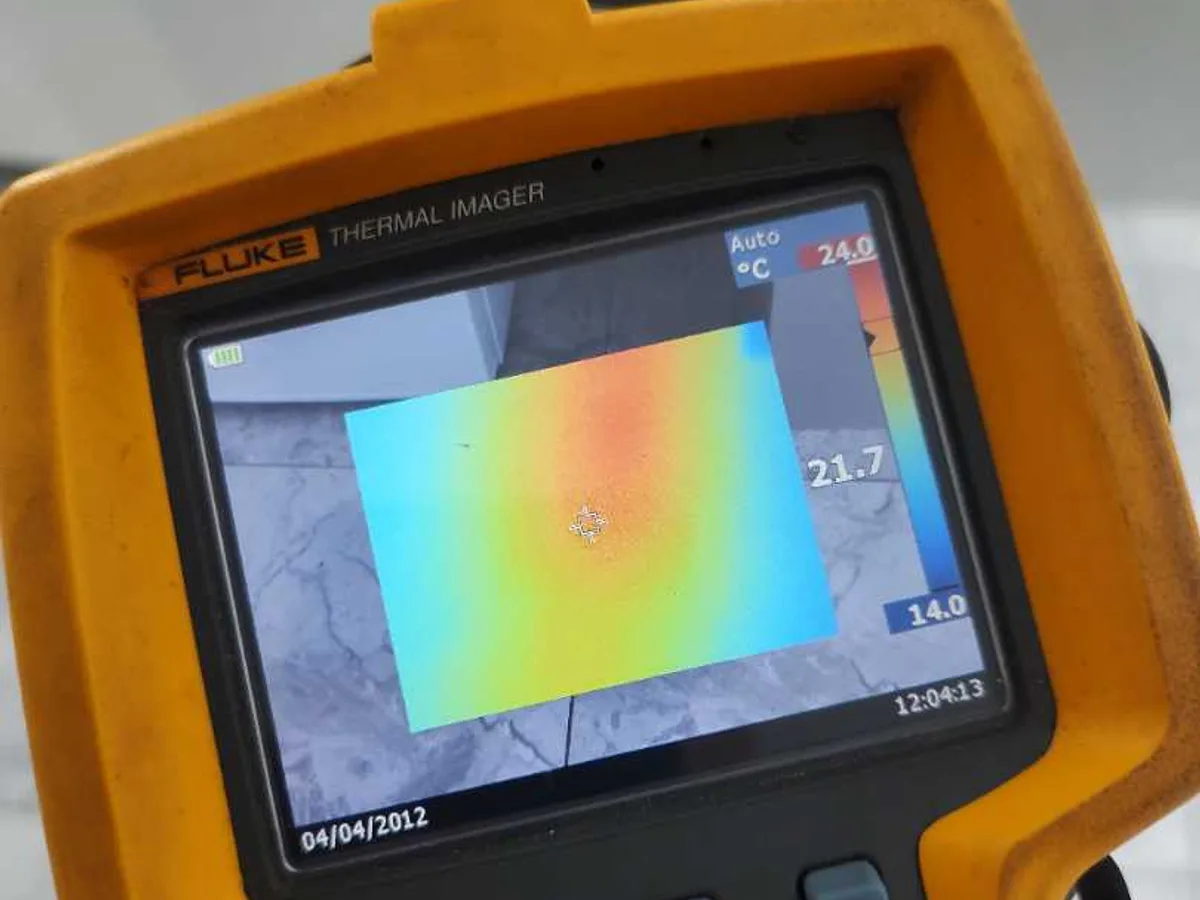 thermal imaging camera screen showing floor temperature during leak detection survey