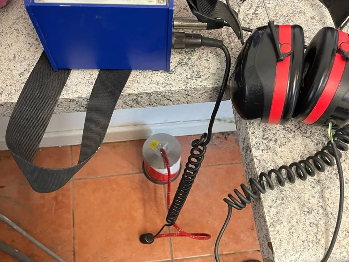 acoustic amplifier unit with ground microphone and headphones in use during investigation