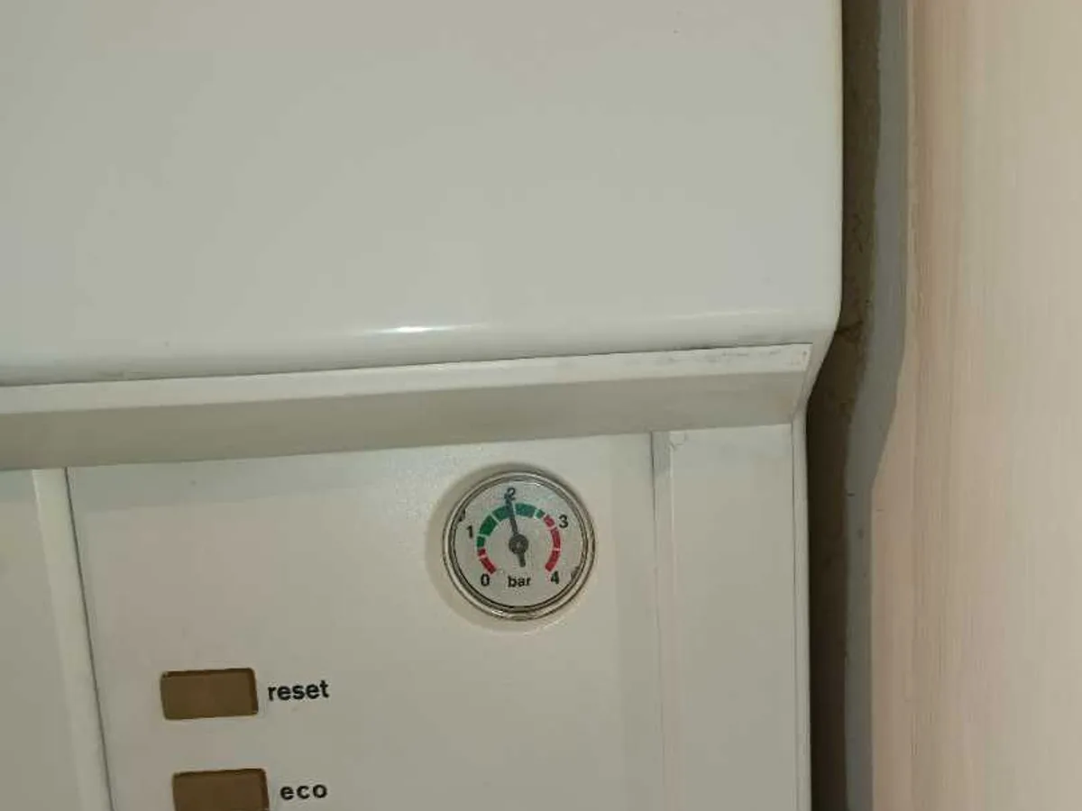 boiler pressure gauge reading zero bar at initial inspection before leak detection works