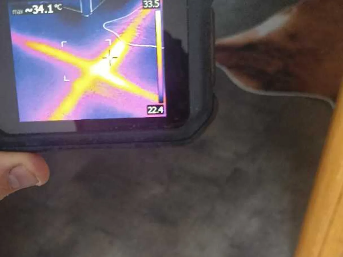 thermal imaging camera screen showing heating pipe runs beneath vinyl floor during leak detection