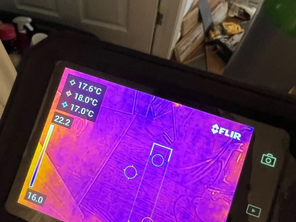 thermal imaging camera screen showing hall floor temperature readings during leak detection survey