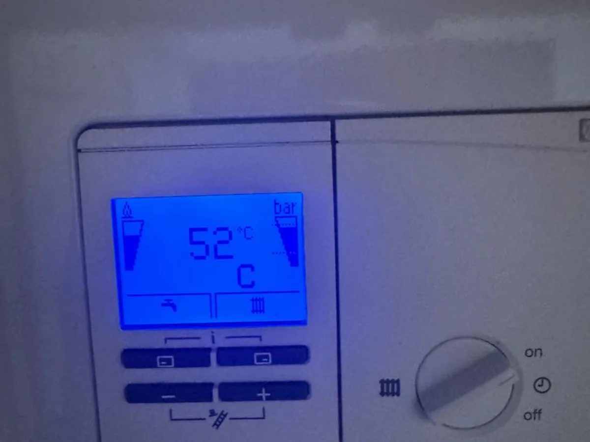 boiler display showing restored system pressure after works completed and system repressurised