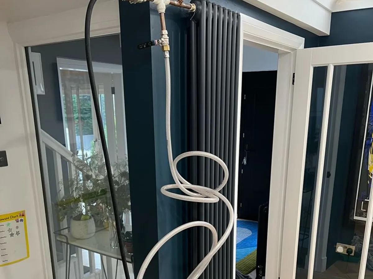tracer gas equipment connected to vertical radiator valve during leak detection