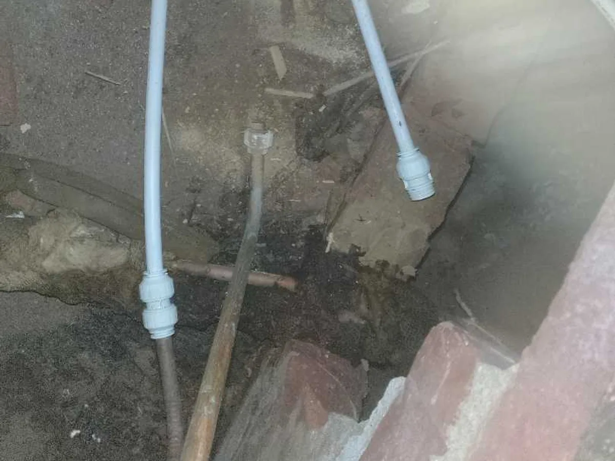 fault identified at subfloor void with tracer gas detection probes positioned over pipework — leak located at