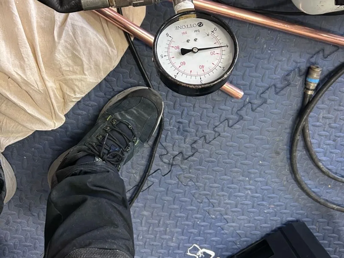 pressure gauge reading zero on copper pipework assembly during leak detection