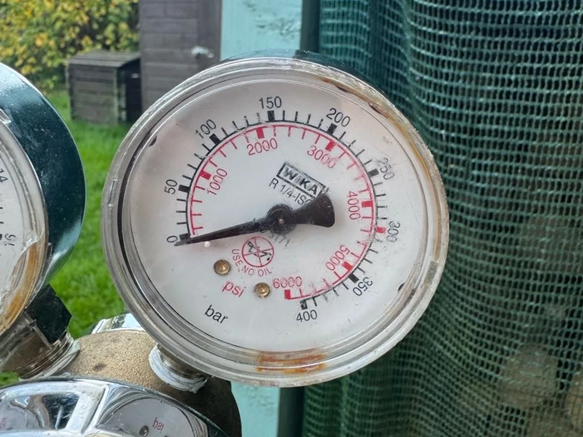 tracer gas regulator pressure gauge in use during leak detection investigation