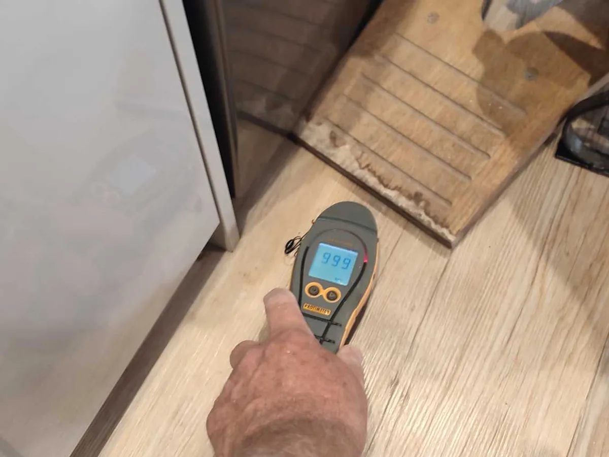 moisture meter reading at maximum 99.9 against skirting board during leak detection