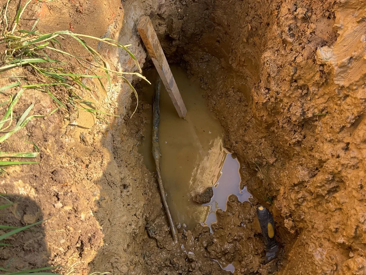 leak located at corroded lead water pipe in waterlogged excavation below front lawn