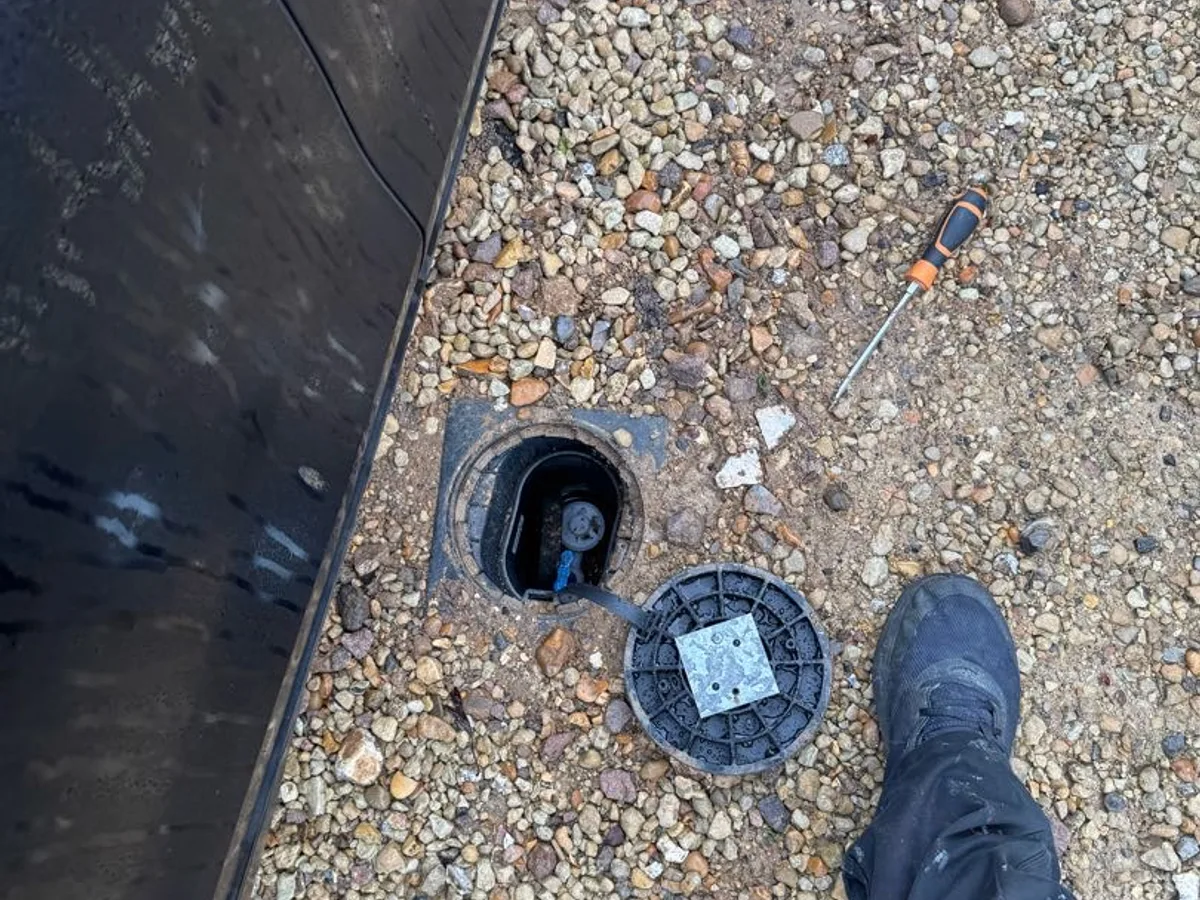 external stopcock chamber opened at boundary during leak detection