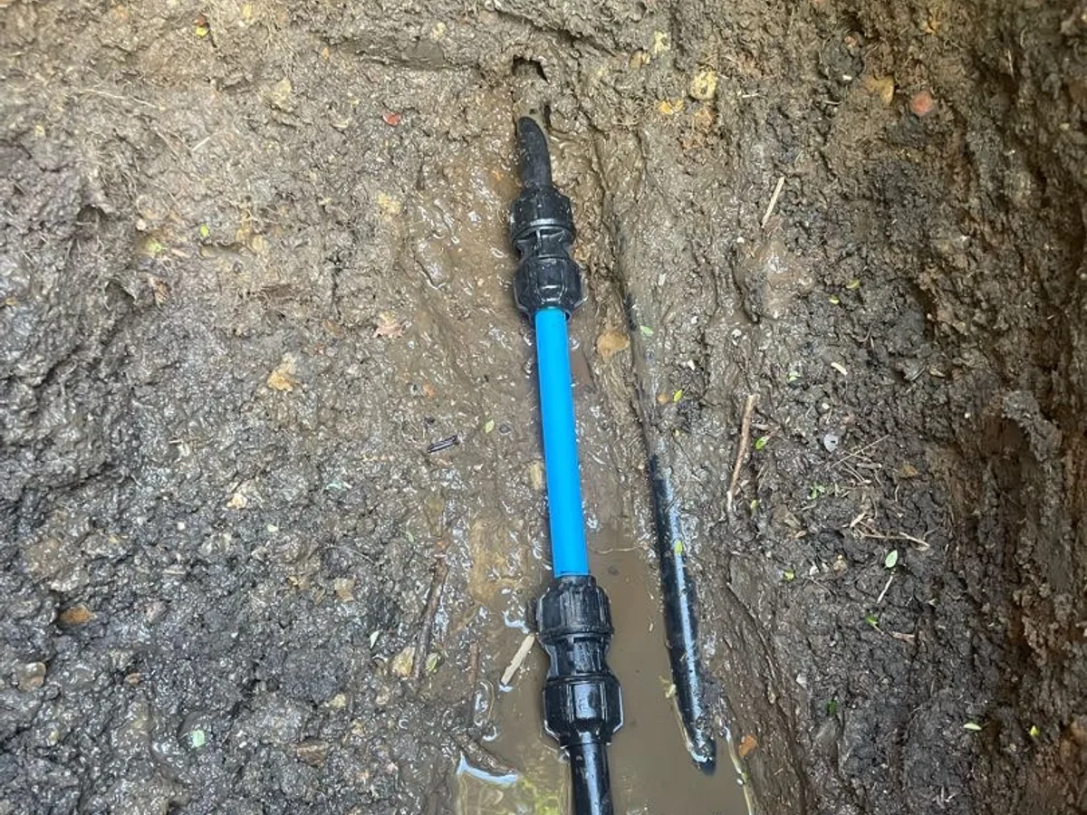 new 20mm MDPE pipe section with compression couplings as replacement fitting installed