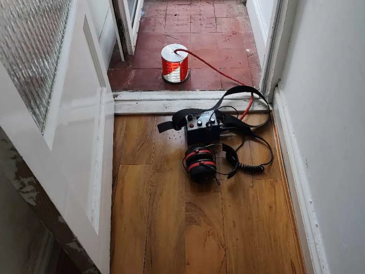 acoustic ground microphone and headset placed in hallway doorway during leak detection survey