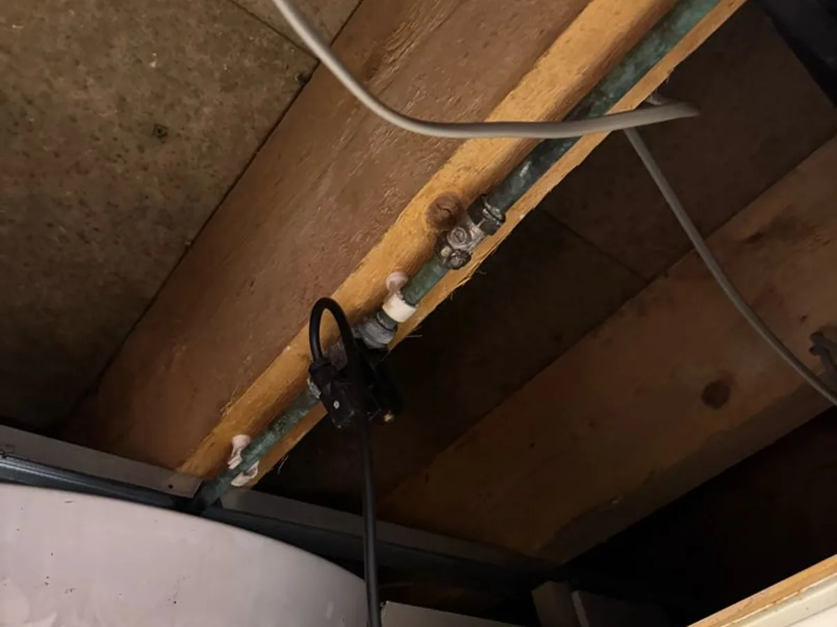 leak found at cistermiser urinal flush valve beneath ceiling void in gents toilet