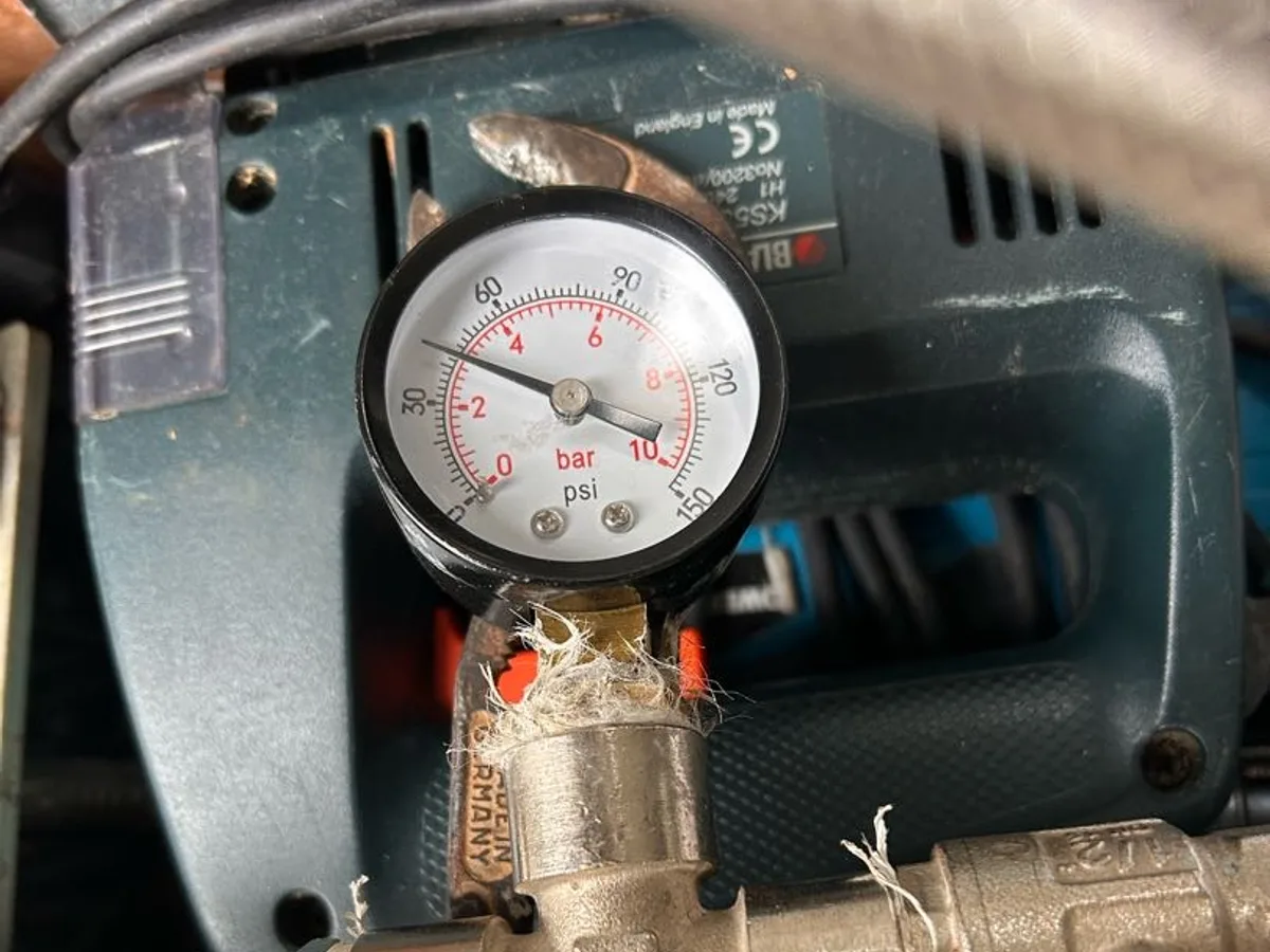pressure gauge reading during tracer gas pressure test in progress on supply pipe — during leak detection