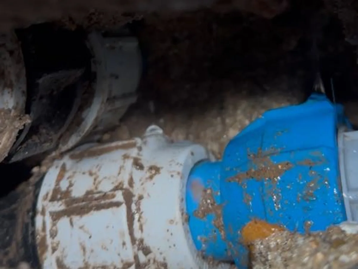 leak located at 32mm compression fitting buried beneath front door concrete step
