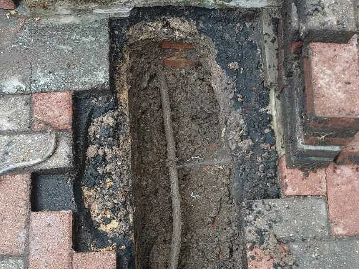 leak located at exposed lead mains pipe in excavated back garden trench