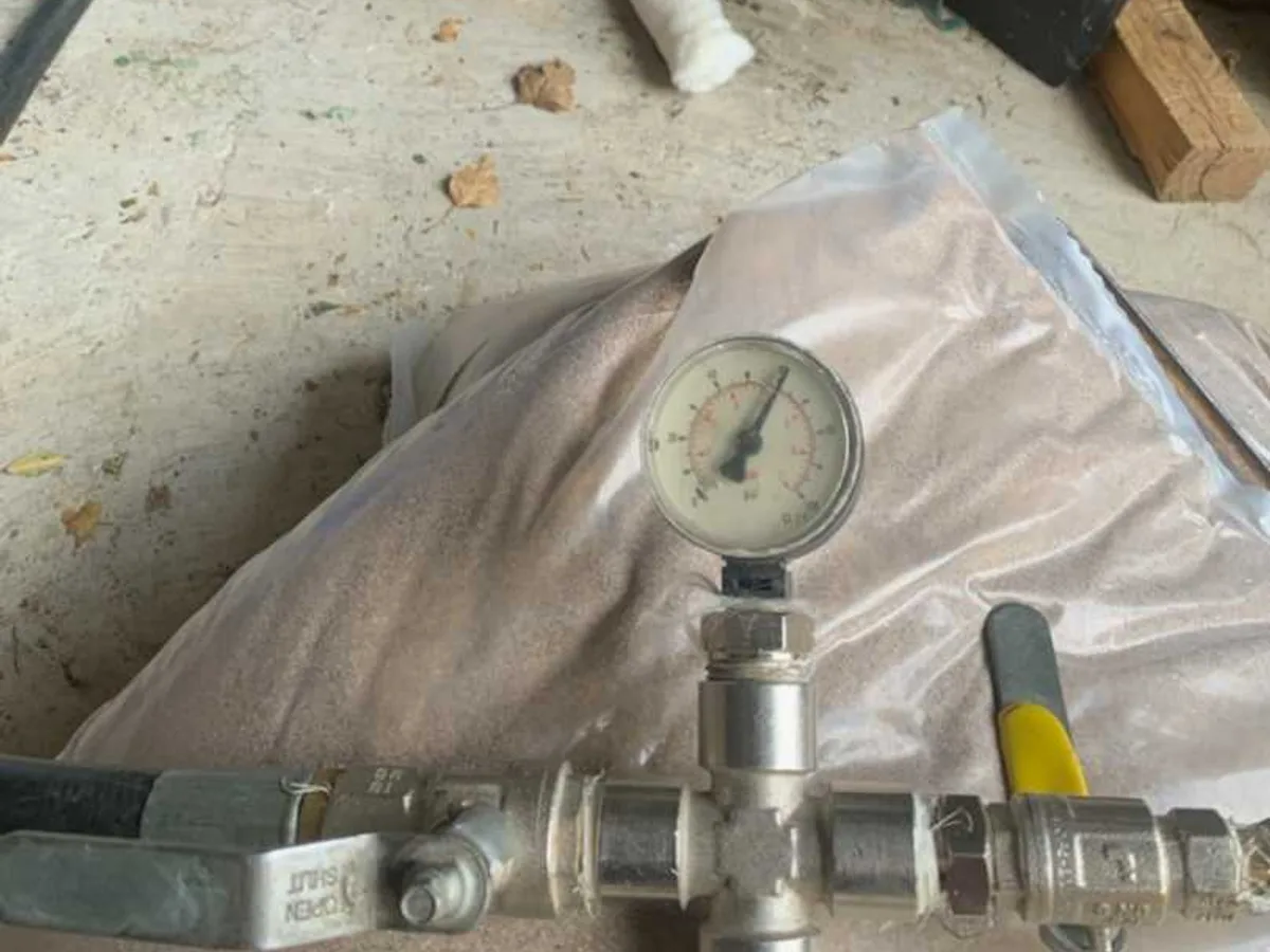 pressure test gauge and valve rig during leak detection pressure testing at 4 bar