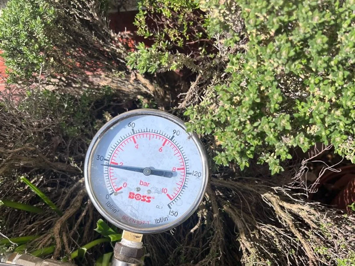 pressure gauge and isolation rig connected to outside tap during leak detection