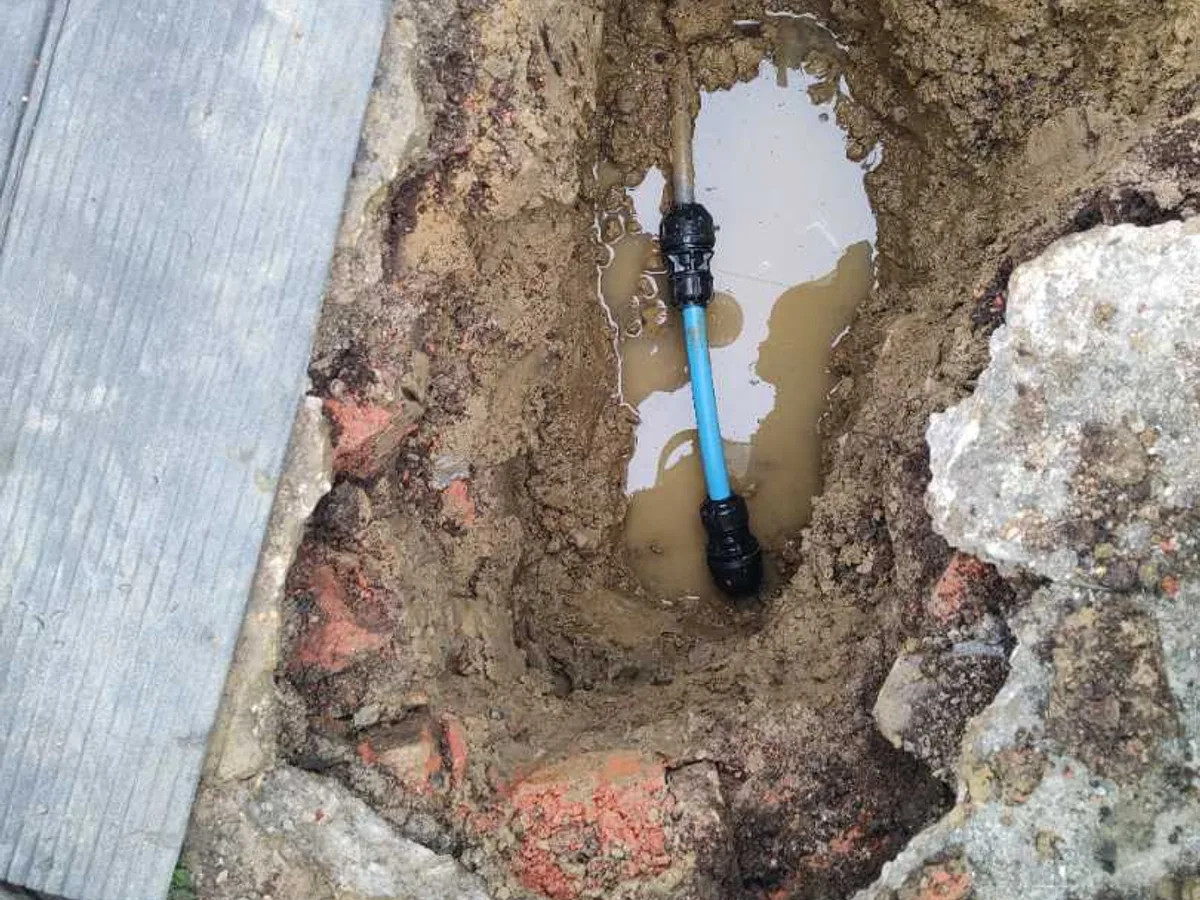 new 25mm MDPE pipe with UTC couplings installed in excavation as repair completed