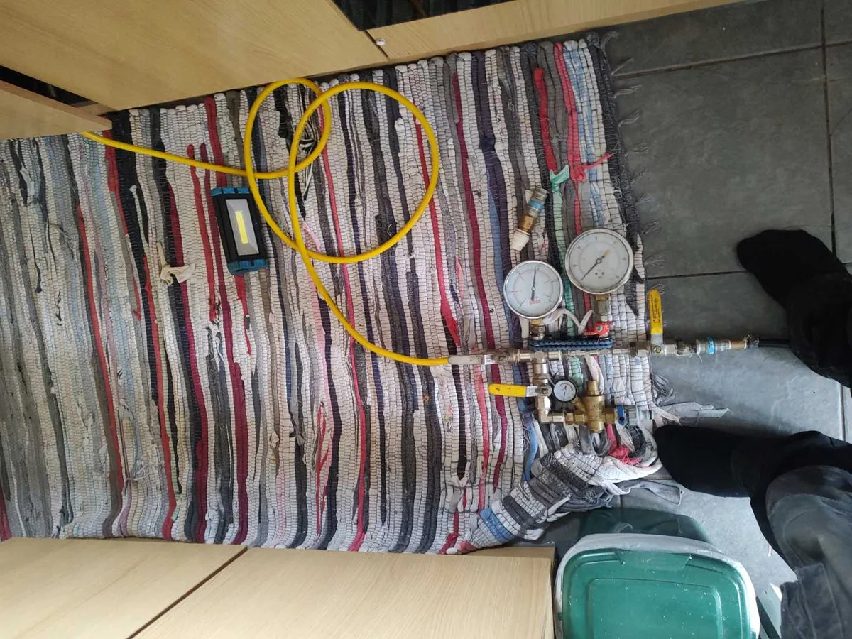 dual pressure gauges connected to mains pipework during leak detection pressure test