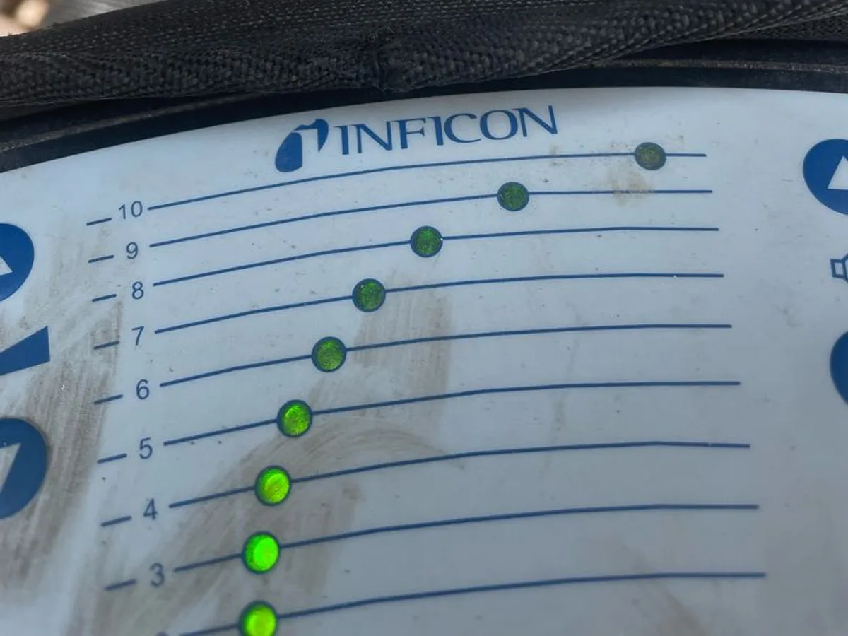 tracer gas detector display showing strong signal reading in back garden during leak detection