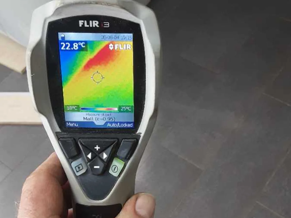 thermal imaging camera showing heat anomaly in kitchen floor during leak detection
