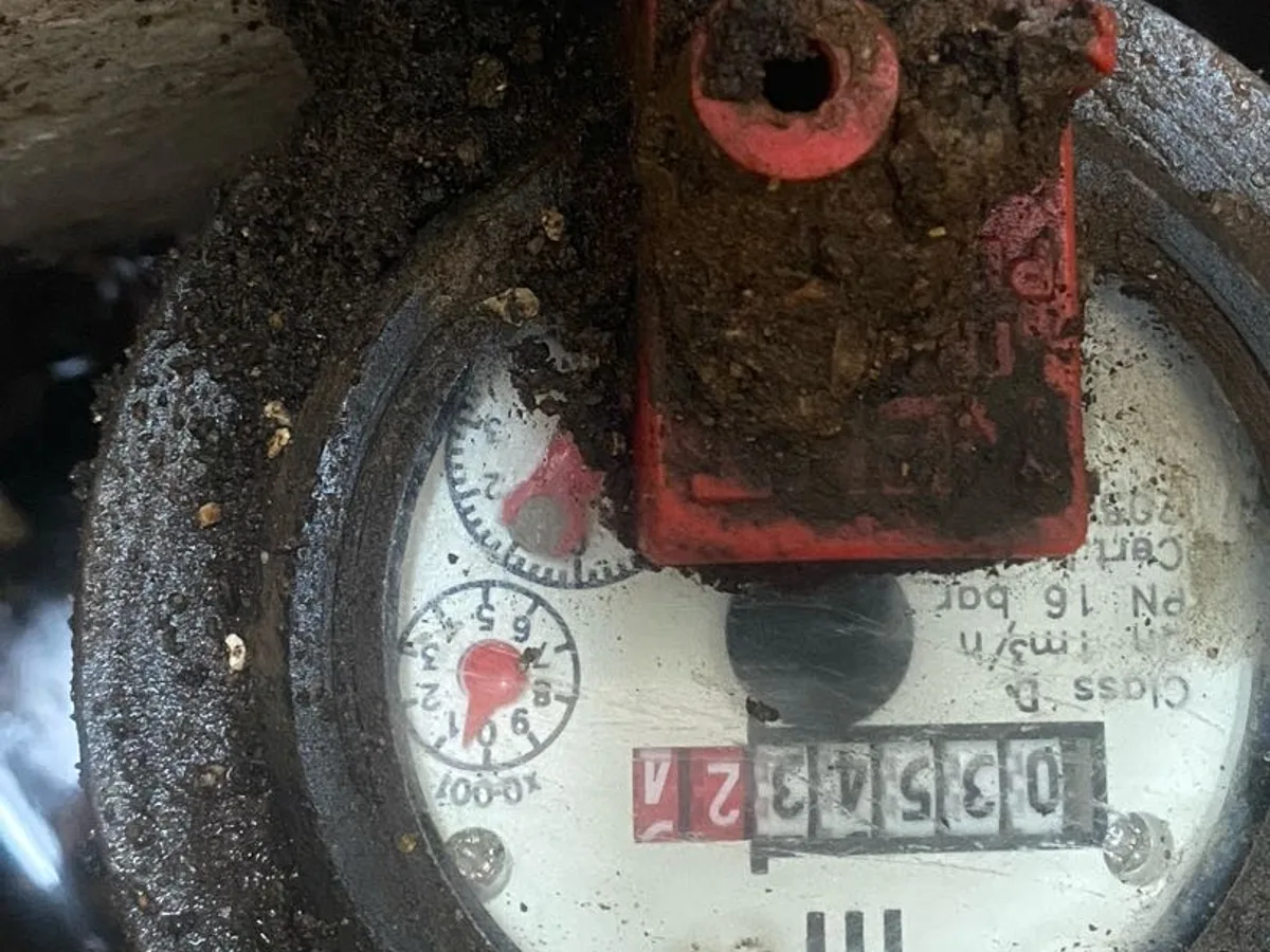 water meter dial showing continuous flow during leak detection survey
