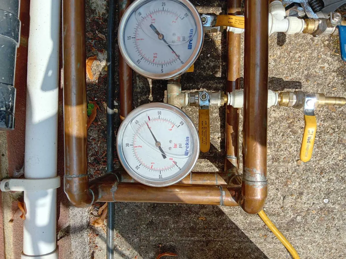 pressure gauge reading approximately 3 bar during post-repair pressure test, repair in progress