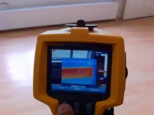 Handheld leak detection device with digital screen